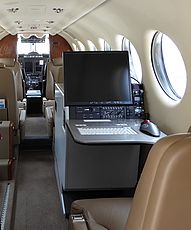 Rechtsseitige Installation eines AeroFIS-Arbeitsplatzes in einer King Air 350 Kabine