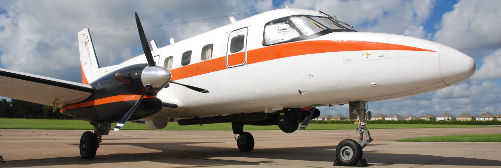 Überwachungsflugzeug für Ölverschmutzungen vom Typ Embraer EMB-110 Bandeirante für Fototerra, Brasilien